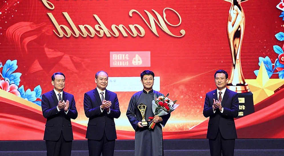 Hải Phòng FC: Từ Khủng Hoảng Đến Bản Đồ Chiến Thuật — Bài Học Từ Một Mùa Giải Định Mệnh Hải Phòng FC: Từ Khủng Hoảng Đến Bản Đồ Chiến Thuật — Bài Học Từ Một Mùa Giải Định Mệnh