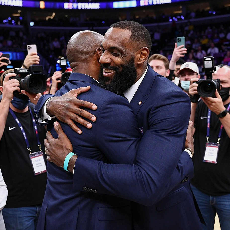 Bản hợp đồng không thể tồn tại: LeBron James, Philadelphia 76ers và lỗ hổng xác minh của làng tin thể thao