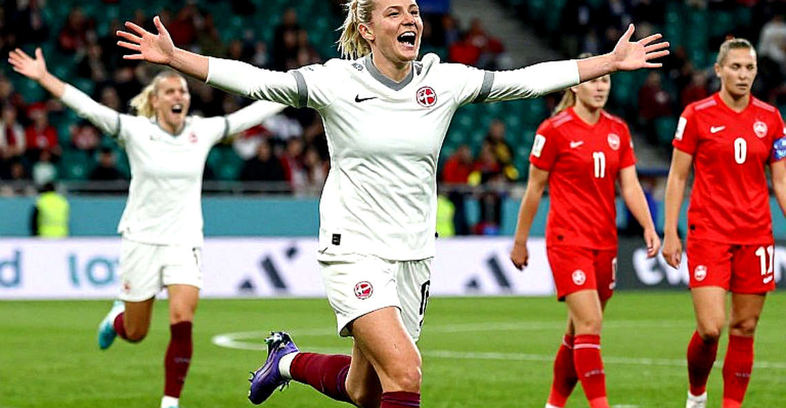 Chấn thương đầu gối của Kasper Dolberg: Điểm gãy giữa lúc Ajax và tuyển Đan Mạch đều cần một điểm tựa