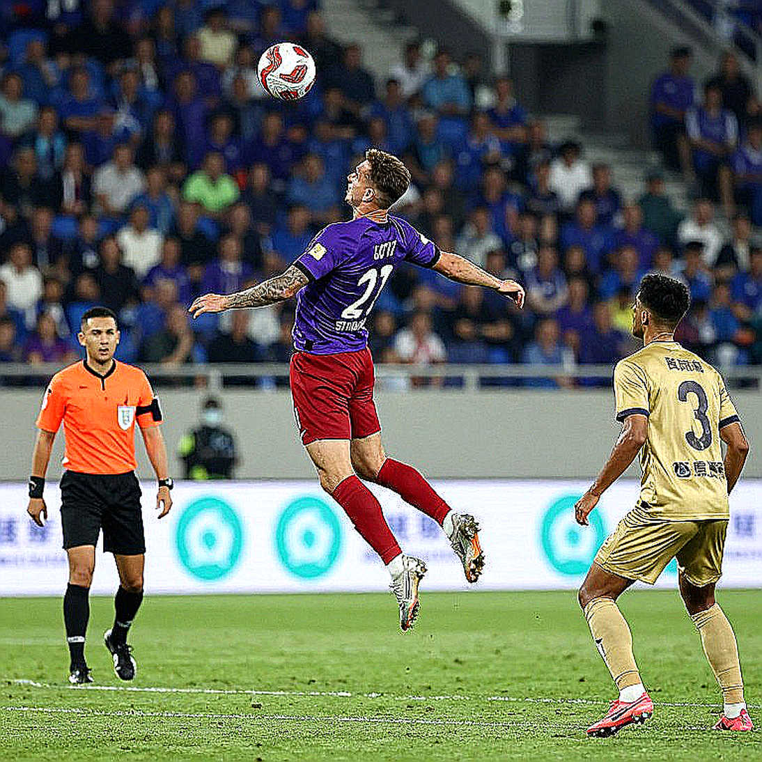 Marc Klok và 'ba điểm tuyệt đối': Persib Bandung, mặt phẳng tấn công và một sân vận động khác